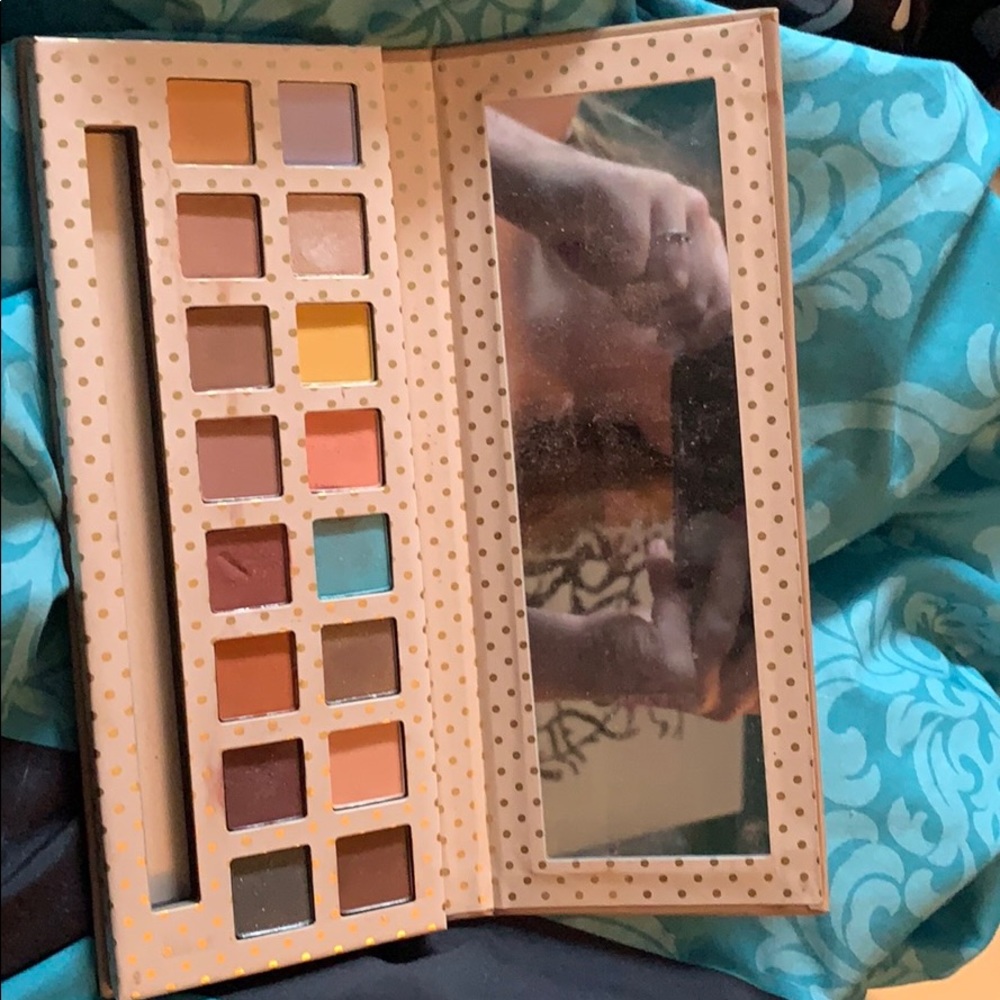 Kylie Take Me On Vacation Palette